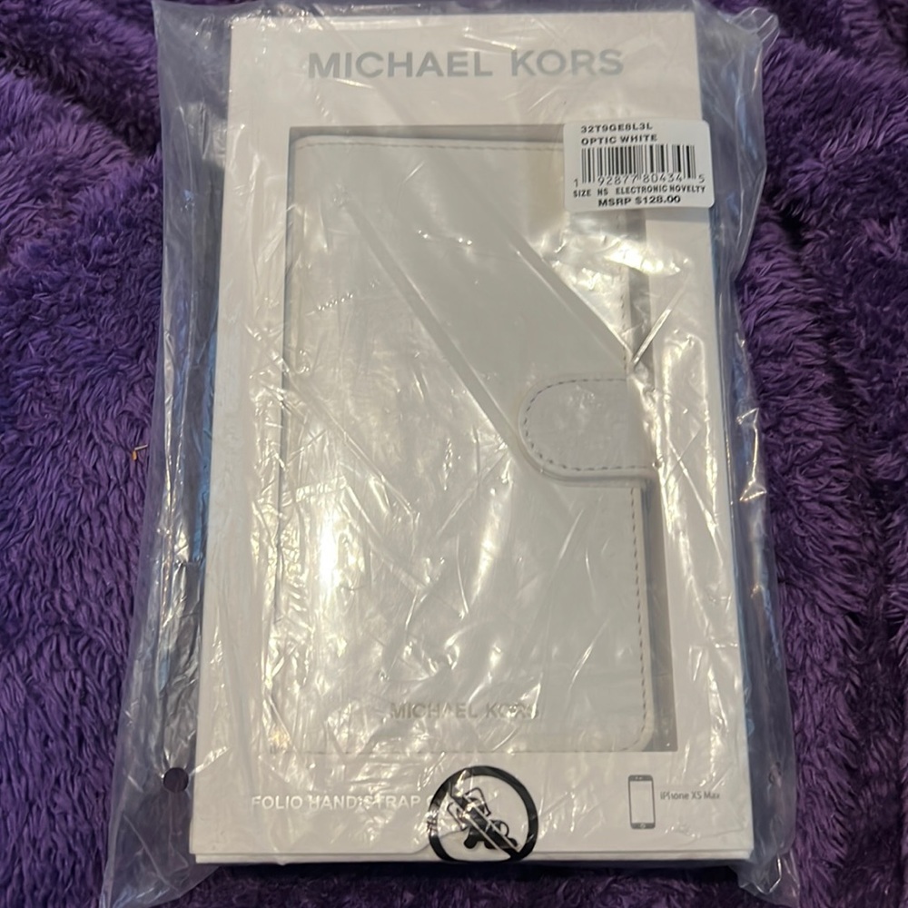 New in bag/plastic wrap and never opened. New Michael Kors iPhone XS case